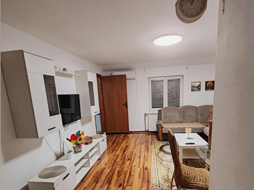 Stan Na Dan Balans Apartamento Ledine Exterior foto